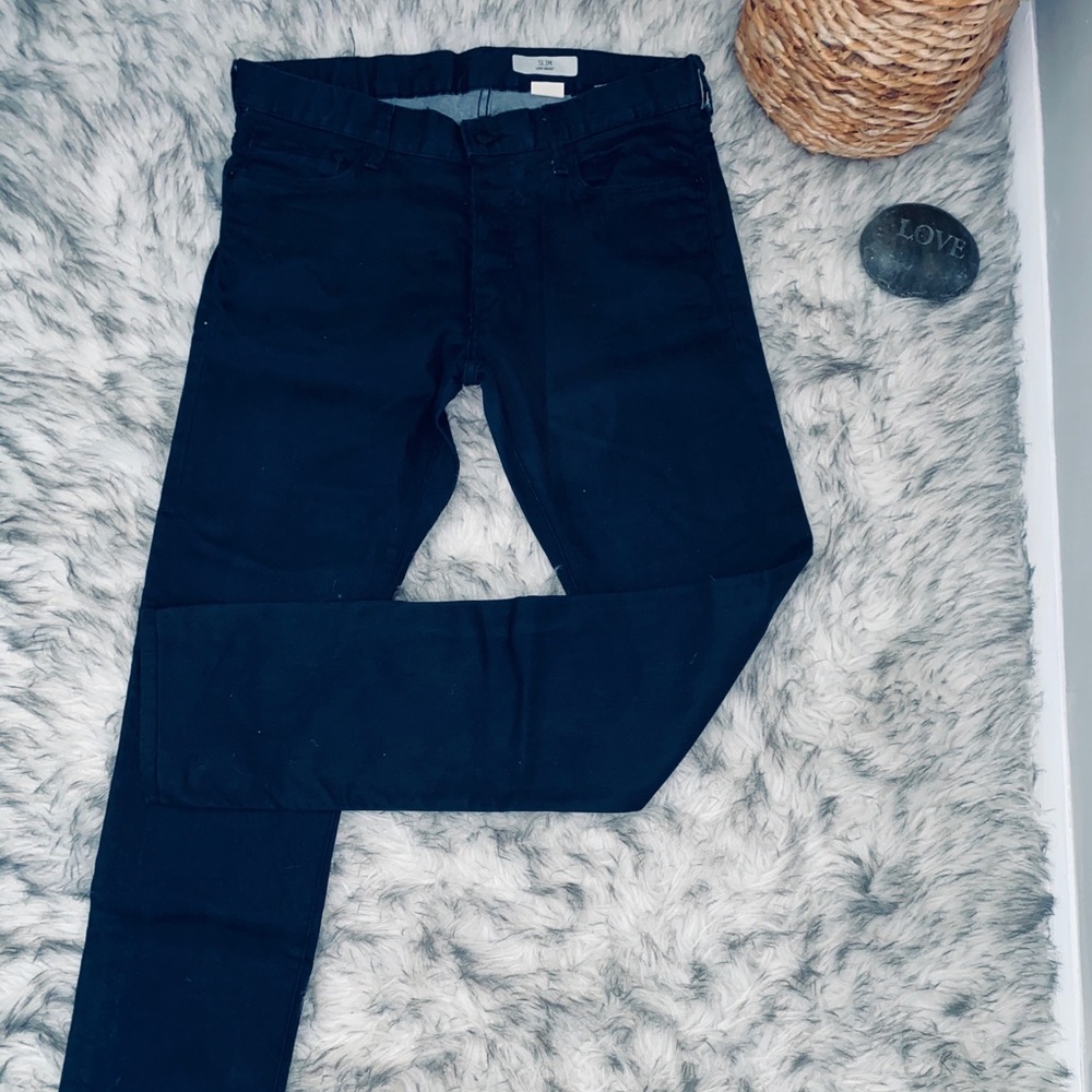 H & M Men’s dark blue jeans